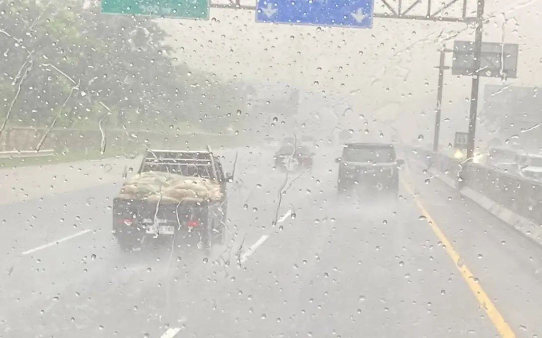 Tips Persiapan Mobil Menghadapi Musim Hujan untuk Berkendara Aman dan Nyaman